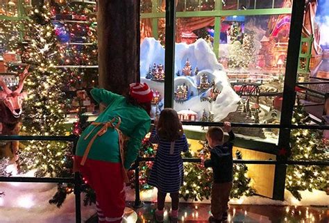 Macys Santaland Nyc When And How To See Santa At Herald Square In