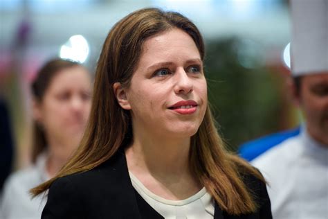 Ask us a question about this album. Minister Schouten ontvangt pulsvissers: 'We staan met 1-0 ...