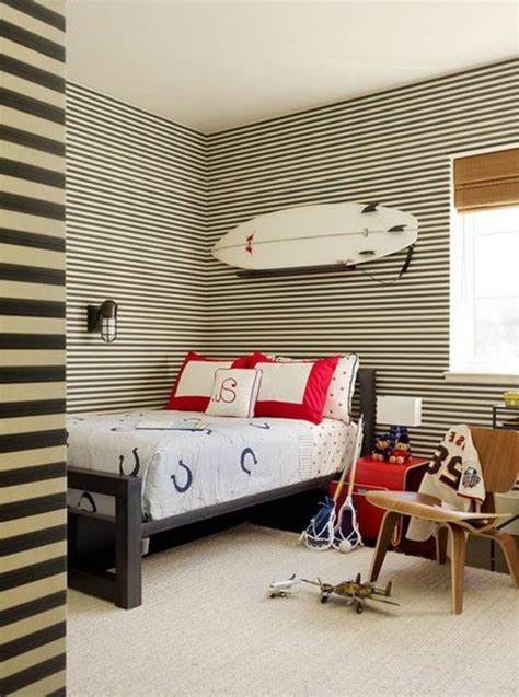 Comment accrocher une planche de surf au plafond parce que les planches de surf sont des objets de grande taille, ils peuvent être un . Accrocher Planche Surf Au Mur : Voici le gadget parfait ...