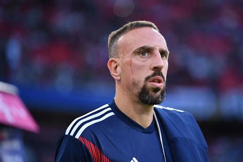 Franck ribery rastet nach shitstorm über goldenes steak komplett aus und beschimpft kritiker. French footballer Ribery blasts critics of his 24-carat ...