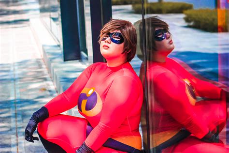 [self] elastigirl mrs incredible from the incredibles by lunatricxx