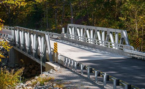 Section 13.8 says that a pedestrian railing has to be a minimum of 42 tall. Railing - U.S. Bridge