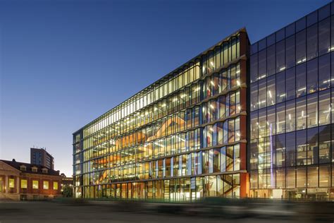 Elizabeth dillon, social worker, peter maccallum cancer centre The Braggs / BVN Architecture | ArchDaily