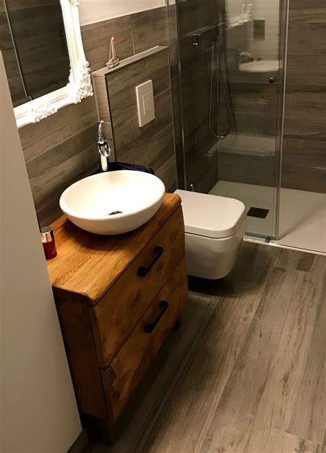 Beide holzserien beinhalten einen badhocker, der als integrierter wäschesammler dienen kann. Badezimmer Mit Holzmöbeln | Wohnzimmer Ideen