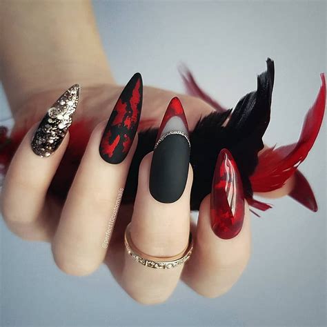 Veremos todos los diseños de uñas pintadas en negras de 2021. Pin de Laura Porras Araya en Nail Design Colors | Uñas ...
