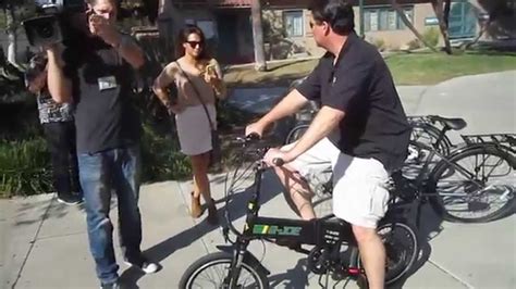 Glen Walker Ktla News Team Member Rides An E Bike Youtube