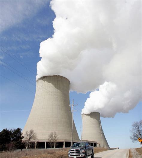 It will come as no surprise that larger wattage bulbs use more electricity than smaller wattage bulbs; How Much Water Does it Take to Turn on a Light Bulb ...