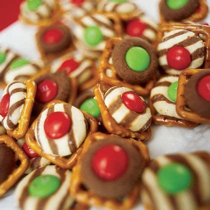 I make sugar cookies with a peppermint / candy cane. Hershey Kiss Pretzel Treats | XmasPin