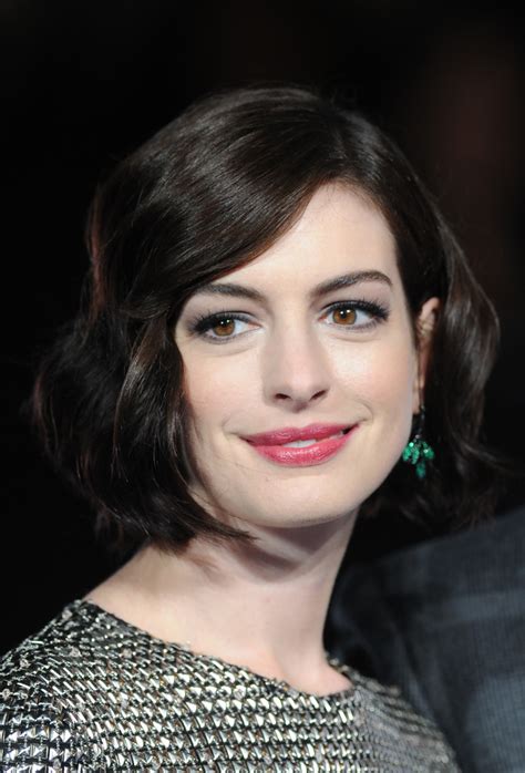 Only high quality pics and photos with anne hathaway. Anne Hathaway Short Wavy Cut - Short Hairstyles Lookbook ...