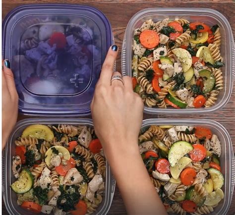 However, if you like simple and want to keep this roasted chicken and veggies recipe as is, you can just go ahead divide the recipe into cute little containers and keep them. Meal-Prep Garlic Chicken And Veggie Pasta | Recipe | Veggie pasta recipes, Veggie pasta, Meal prep