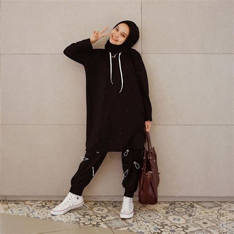 7 inspirasi ootd hoodie untuk hijabers stylish