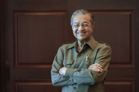 Tun dr mahathir bin mohamad menampilkan satu falsafah yang murni yang kemudiannya disusuli dengan perlaksanaan yang berterusan. Dr Mahathir's Barisan Nasional Baru | Din Merican: the ...