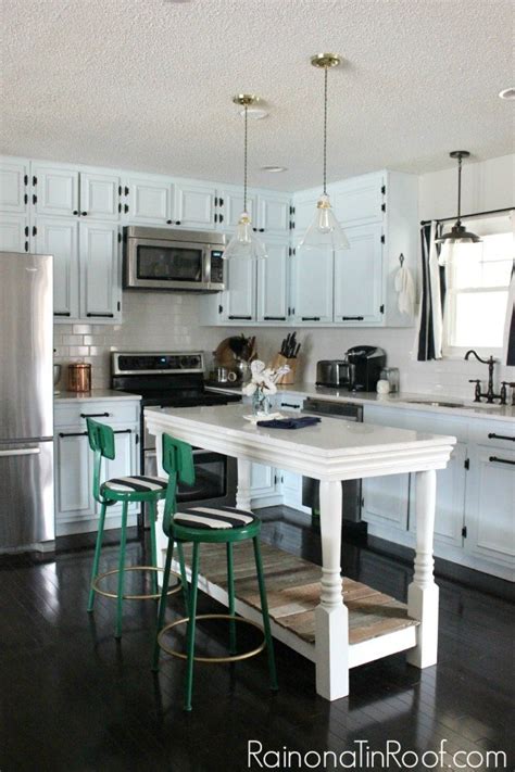 Apply a thin coat of glaze to the cabinet, using either circular or straight motions. Best Paint for Cabinets: Types of Paint for Kitchen Cabinets
