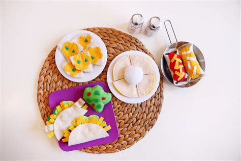The centerpiece of contemporary thanksgiving in the united states and in canada is thanksgiving dinner, a large meal, generally centered on a large roasted turkey. DIY FELT FOOD - At Home With Natalie