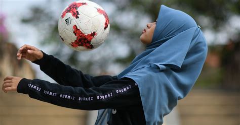 This Malaysian Girl Wearing A Hijab Has Mad Freestyle Football Skills