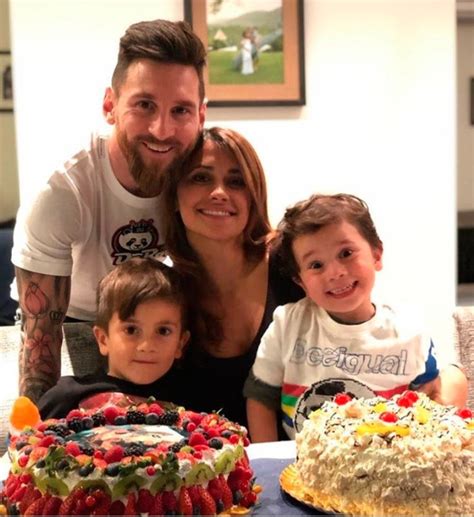 Lionel Messi Demuestra Su Amor A Su Esposa Antonella Roccuzzo