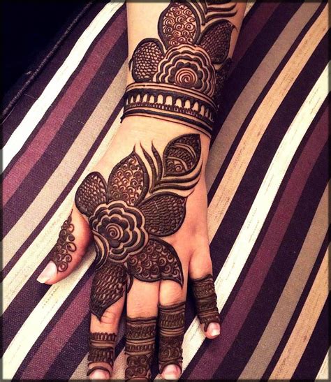 30 Superb Black Mehndi Designs For Hands And Feet With Pictures