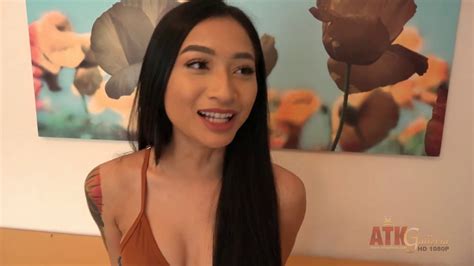 Interview And Behind The Scenes With Asian Pornstar Avery Black On Set