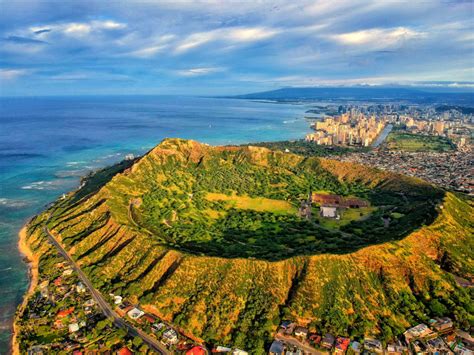 Hiking In Diamond Head One Of Hawaiis Most Popular Attractions