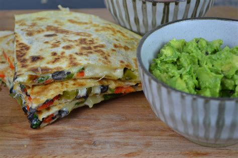 The Best Vegetarian Quesadillas Recipe With Guacamole Nachos And Tomato