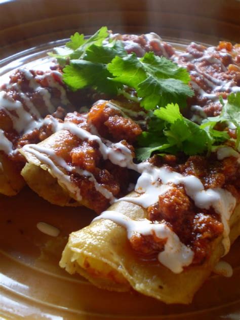 Tacos En Salsa De Chorizo Con Sal Y Azucar
