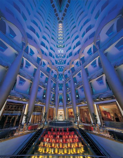 Al Interior Del Hotel Burj Al Arab La Vela De Los árabes