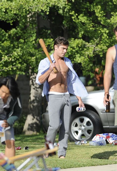 17 Hot Guys In Sweatpants To Give Thanks For Today