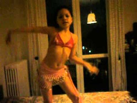 ¡espera un vídeo nuevo cada semana! Nina Dancando - Menina dançando - YouTube - Lara silva ...