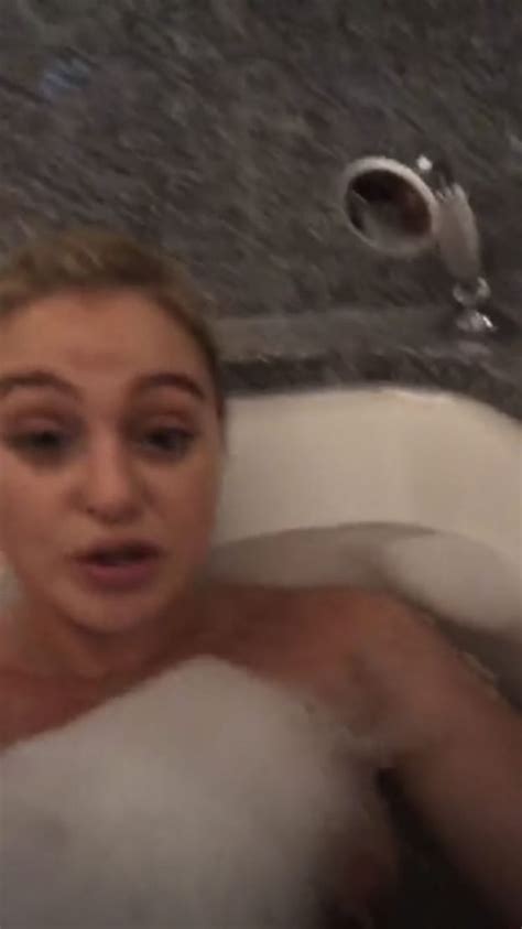 Iskra Lawrence Topless Thefappening