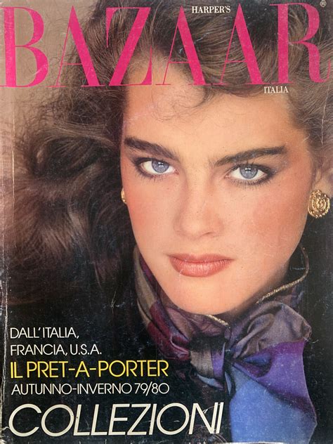 A Magazine Cover With A Womans Face On The Front And Back Pages In Spanish