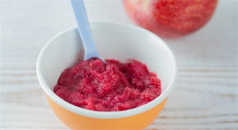 Mix well to form a sugary, purple paste. Apple and beetroot puree | Weaning recipes | Mas & Pas