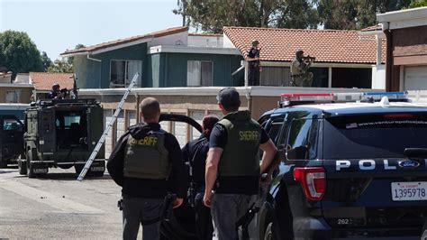 Ventura police deal with barricaded subject