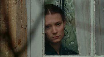 Cenapop Mia Wasikowska A Estrela Do Trailer Emocionante Da