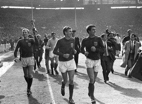 Sir Geoff Hurst S 1966 England World Cup Final Shirt Goes Unsold BBC News