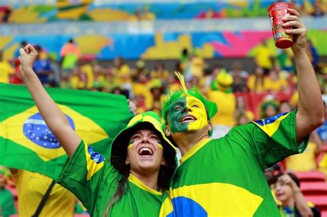 6 Gritos Do Futebol Brasileiro Para Inspirar A Torcida Da Seleção Gq
