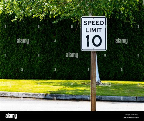 10 Mph Speed Limit Stock Photos And 10 Mph Speed Limit Stock Images Alamy
