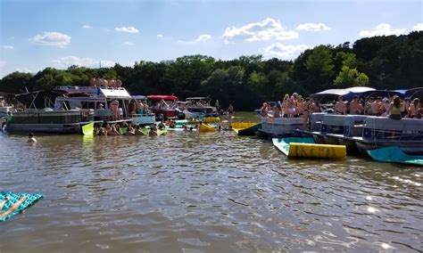 24 Foot Party Barge Lake Atx Or Travis