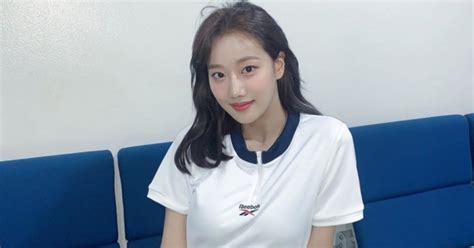 펀비(funbe)는 네이버웹툰 다음웹툰 카카오웹툰 레진코믹스 짬툰 투믹스 탑툰 만화책 미리보기 및 다시보기를 제공합니다. 리복 이나은 - 세리에매니아