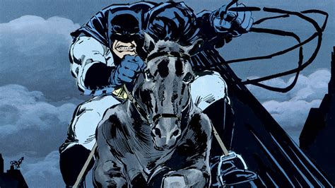 Восемь лет назад бэтмен растворился в ночи, превратившись из героя в беглеца. How THE DARK KNIGHT RETURNS Changed Batman Forever