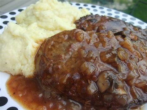 Place the ground beef in a large pot and throw in the garlic. Pioneer Woman's Salisbury Steak | Food network recipes ...