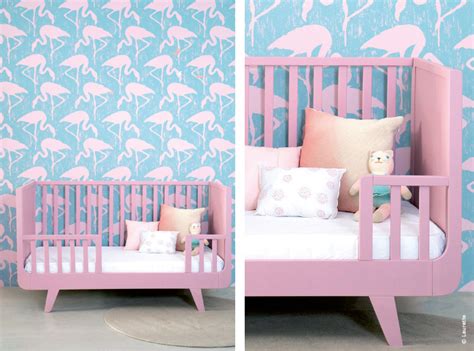 Inspiration pour une chambre d'enfant design avec un mur blanc, un sol en bois foncé et un sol marron. Chambres d'enfants : meuble design... à croquer - Nos ...