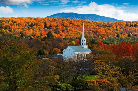 Fall Colors Surround Stowe Church Stowe Vermont Small Town America