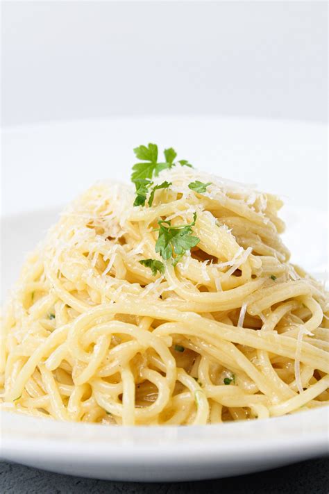 Quick 5 Ingredient Garlic Butter Spaghetti Fork And Twist