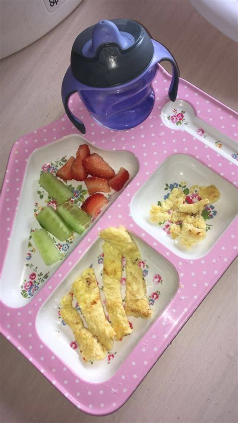Breakfast ideas for babies 7 months. Finger food lunch idea for a 7 month old, omelette fingers ...