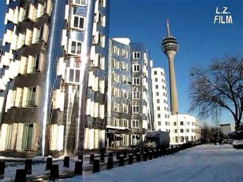 Los gehry buildings, tal como son conocidos en düsseldorf, forman parte de un gran complejo de oficinas situadas entre la avenida neuer zollhof y el rhin. Neuer Zollhof - YouTube