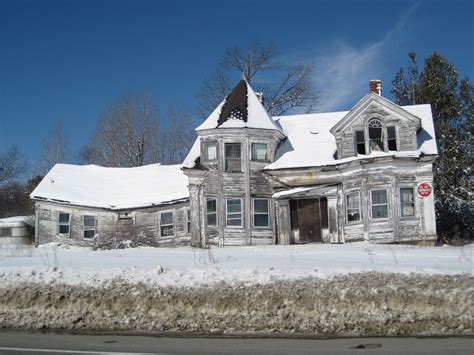 Abandoned House In 2020 Abandoned Houses Old Abandoned Buildings