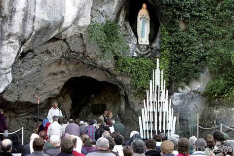 Parte Il Pellegrinaggio A Lourdes Del Cardinale De Donatis Per