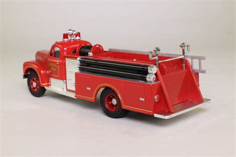 Corgi Classics 52403 Mack B Series Fire Truck Closed Cab Corpus