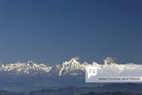 Einwohnern mehr als die hälfte a. Himalaya Gebirge von Jhandi Devi aus gesehen, Nanda Kot, 6861m, Uttarakhand, Nordindien, Indien ...