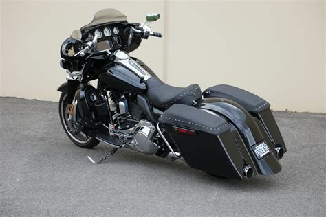 The refleksbremsesystemet er elektronisk forbundet foran og bag, tryk genereret af bosch new tech mødes traditionelt på street glide specials dash, med stor farvelastatur til musik og navigation, der er indstillet nedenfor rene. 2014 street glide special - Harley Davidson Forums